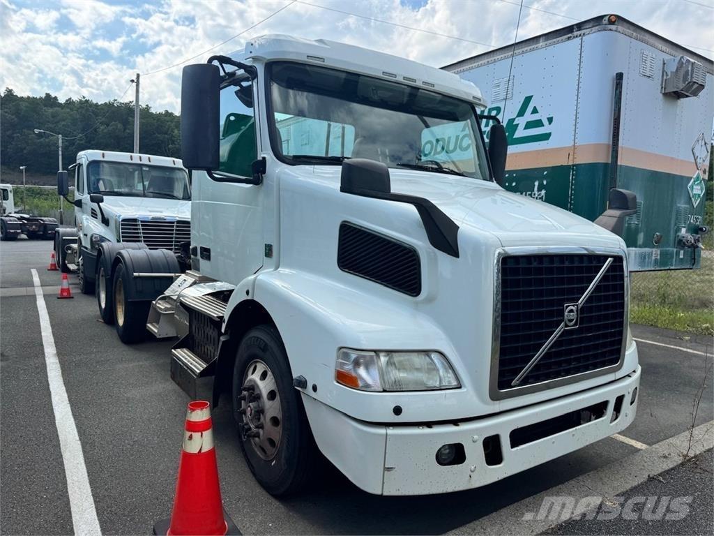 Volvo VNM64T200 Conventional Trucks / Tractor Trucks