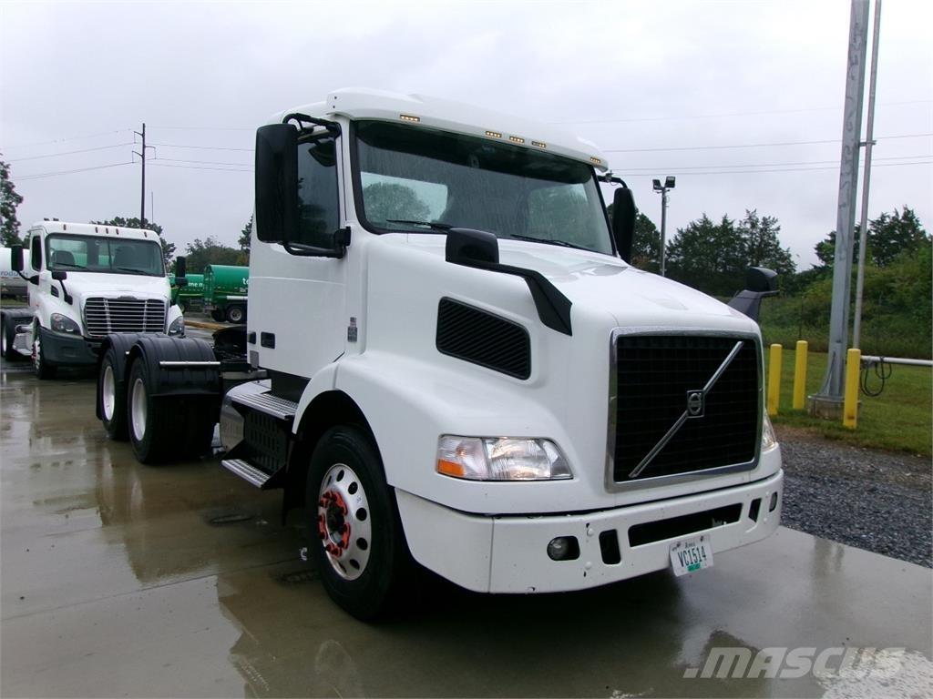 Volvo VNM64T200 Conventional Trucks / Tractor Trucks