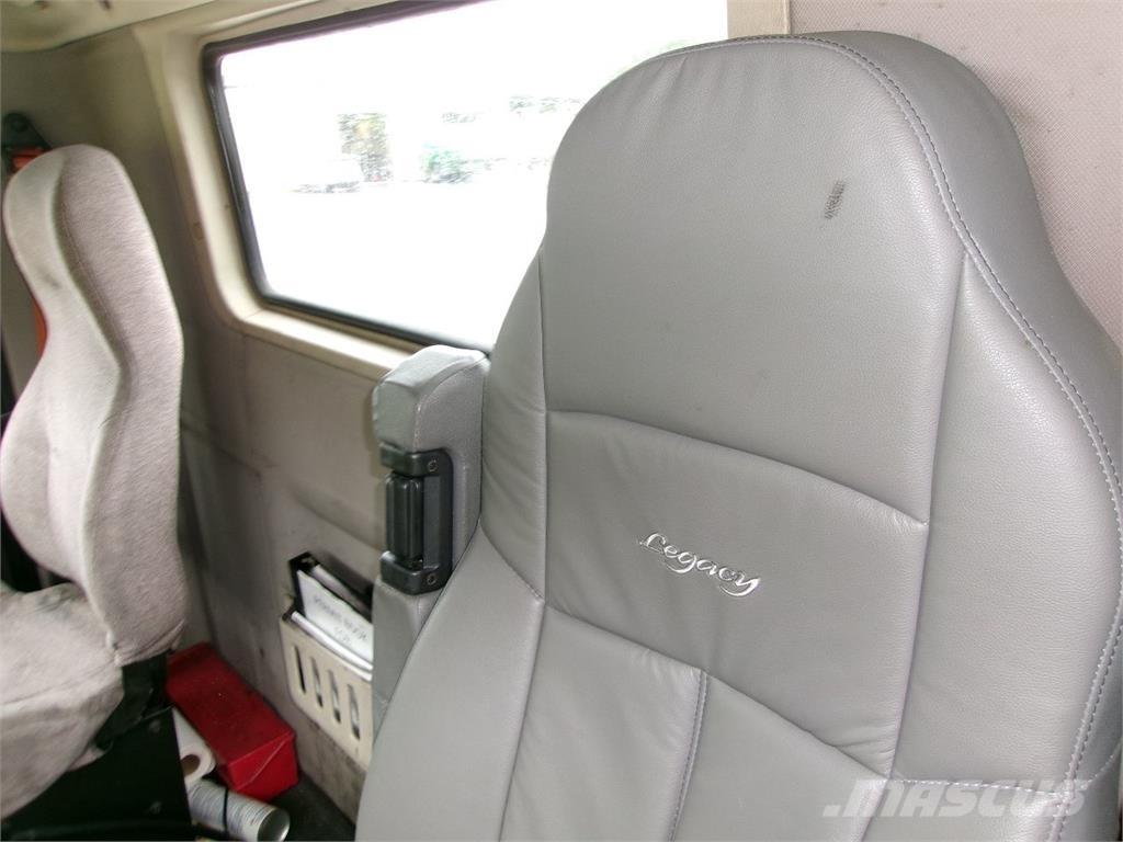 Volvo VNM64T200 Conventional Trucks / Tractor Trucks