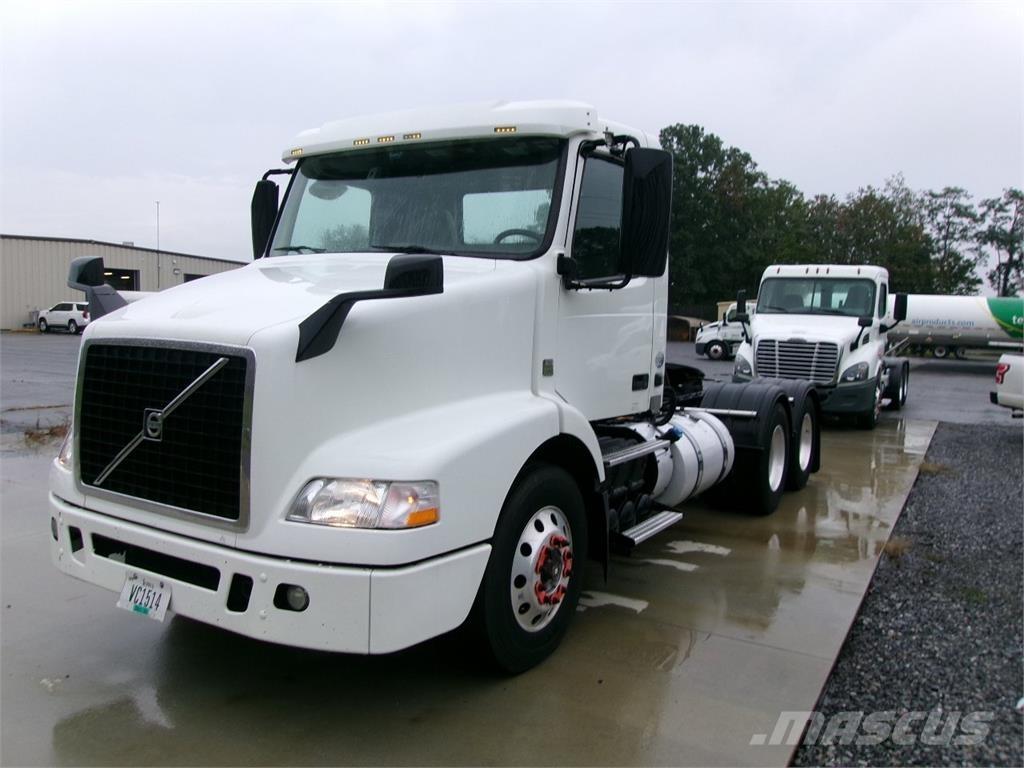 Volvo VNM64T200 Conventional Trucks / Tractor Trucks