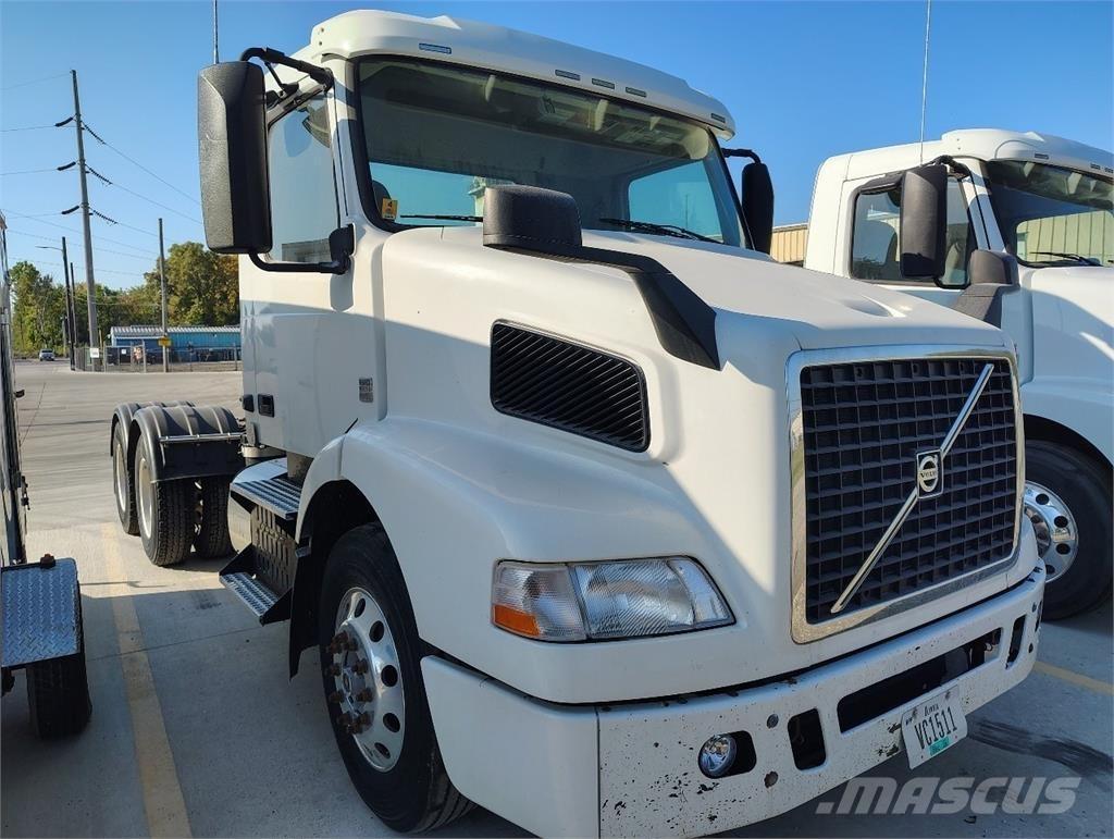 Volvo VNM64T200 Conventional Trucks / Tractor Trucks