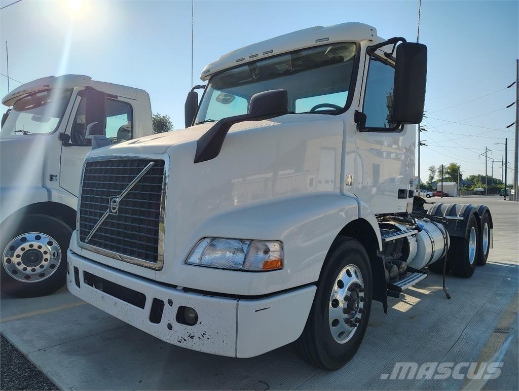 Volvo VNM64T200 Conventional Trucks / Tractor Trucks