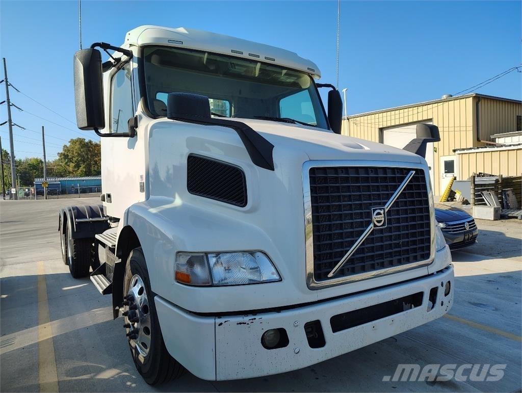 Volvo VNM64T200 Conventional Trucks / Tractor Trucks