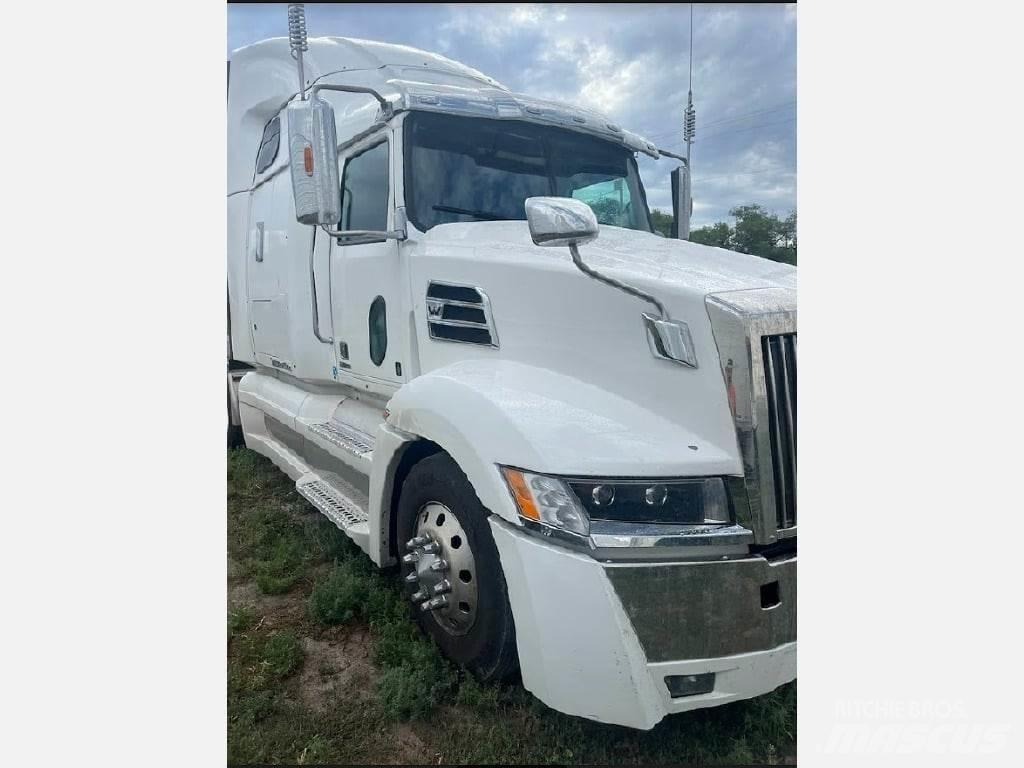 Western Star 5700XE Conventional Trucks / Tractor Trucks