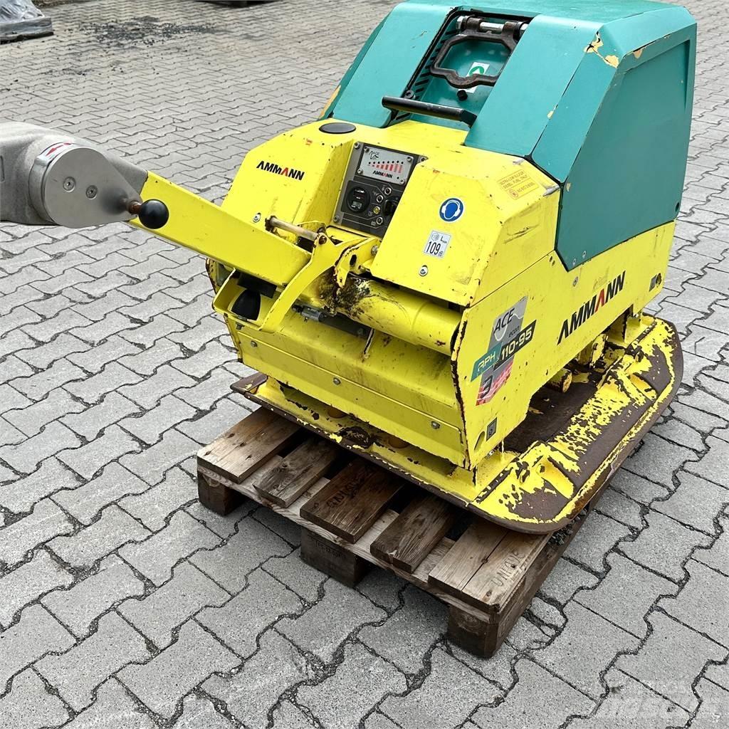  APH 110-95 APH 110-95 Plate Compactors