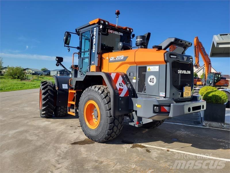 Develon DL220-7 Wheel Loaders