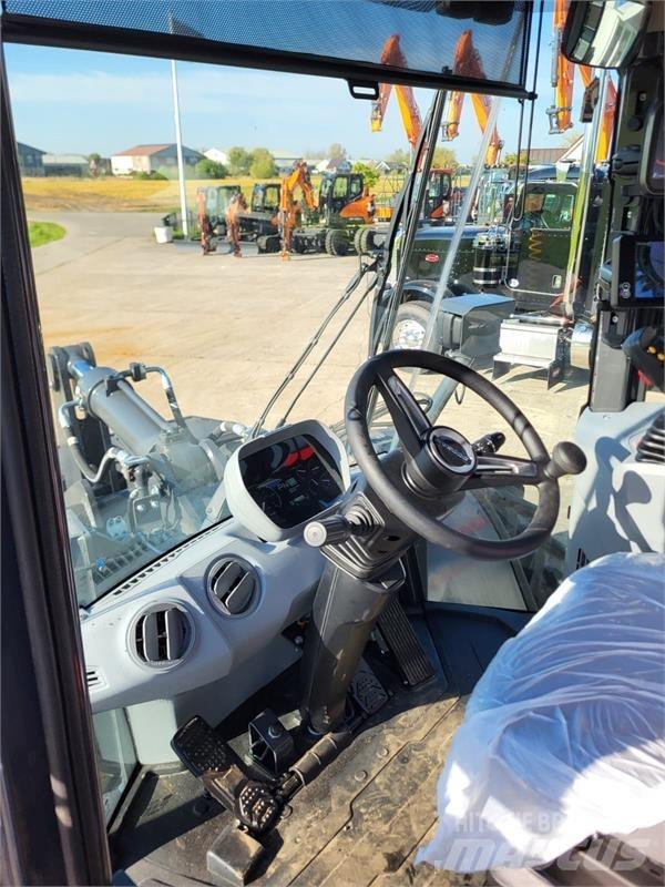 Develon DL220-7 Wheel Loaders