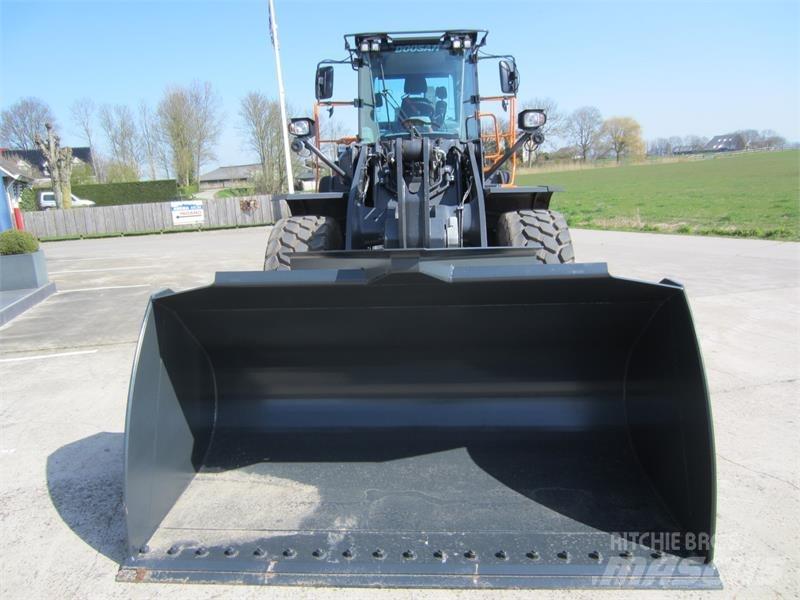 Develon DL380-7 Wheel Loaders