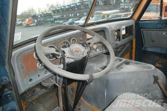 GMC TJ9C042 Cab & Chassis Trucks