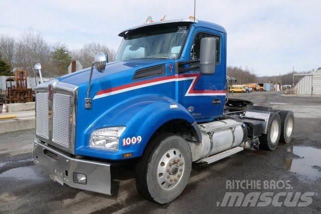 Kenworth T880 Cab & Chassis Trucks