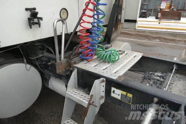 Mack CXU613 Conventional Trucks / Tractor Trucks