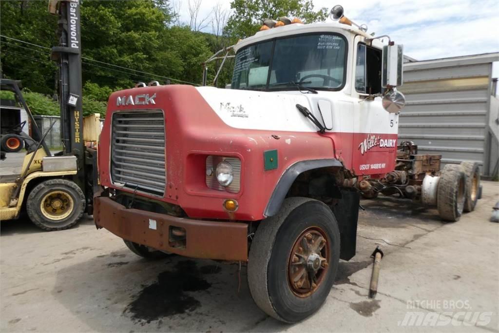 Mack DM688X Cab & Chassis Trucks