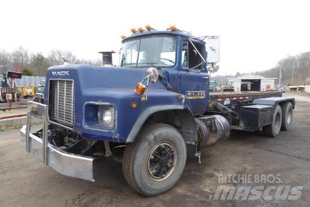 Mack RB688S Container Trucks