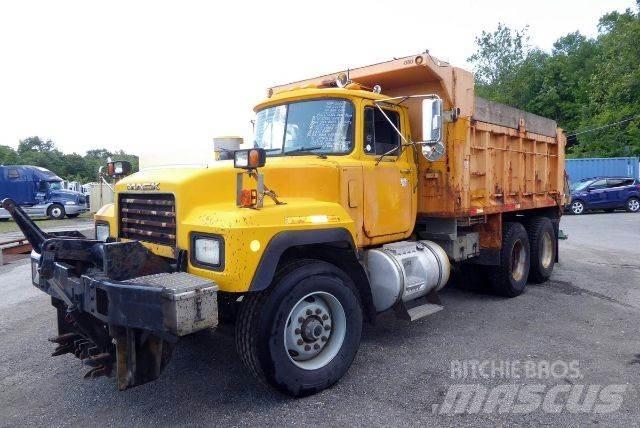 Mack RD688S Dump Trucks
