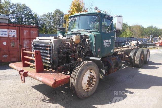 Mack RD688S Cab & Chassis Trucks