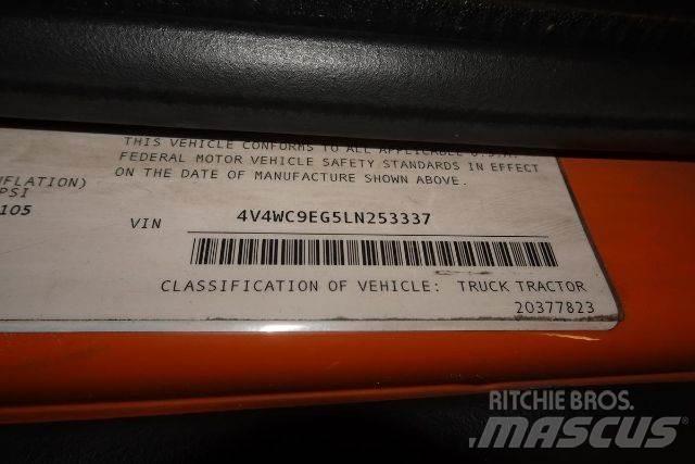 Volvo VNR64T300 Cab & Chassis Trucks