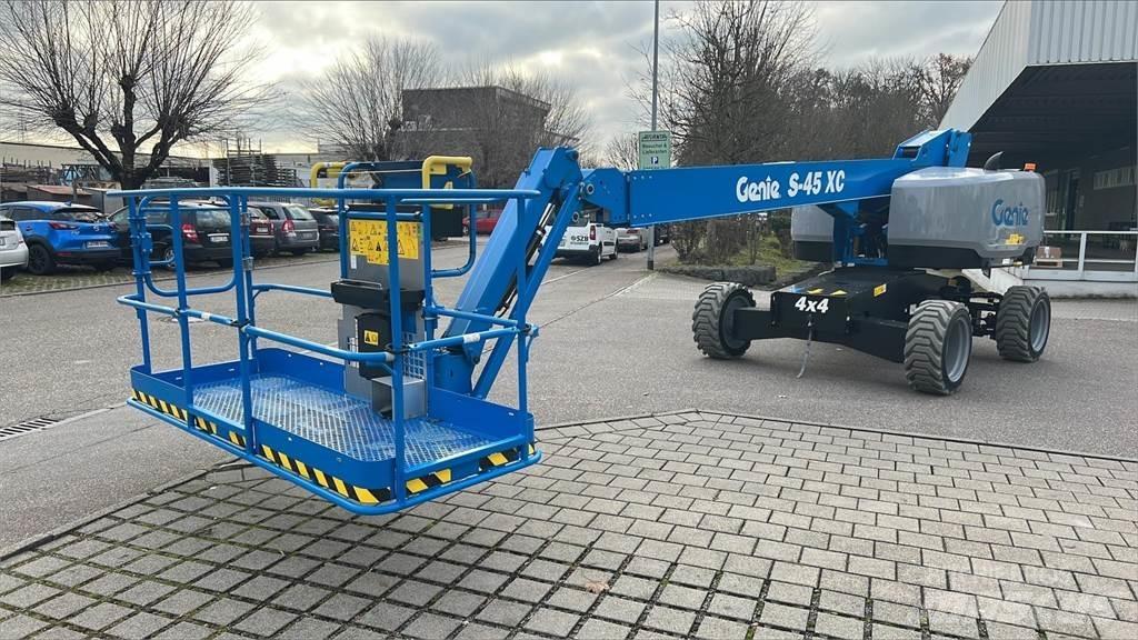 Genie S-45 XC Articulated boom lifts