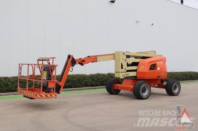 JLG 520AJ Articulated boom lifts