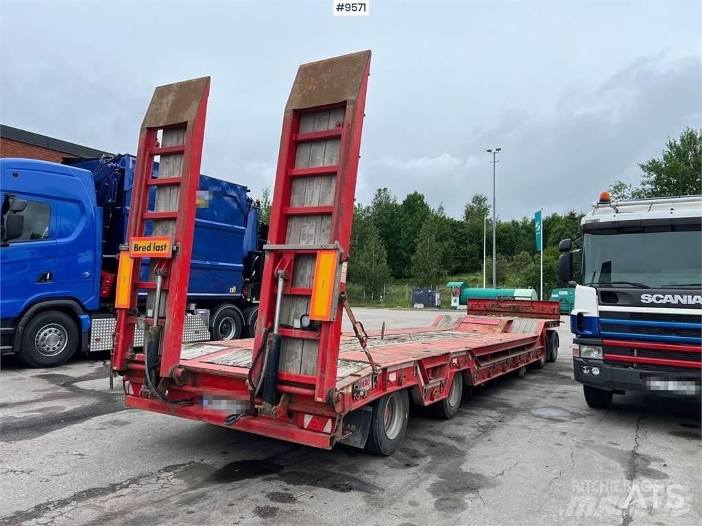 McCauley MAC-04DB4 Lowboy trailer