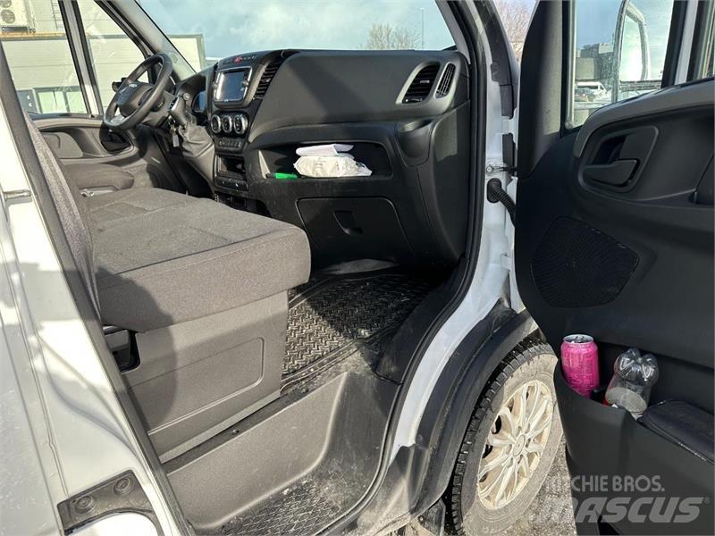 Iveco Daily Automobiles / SUVS
