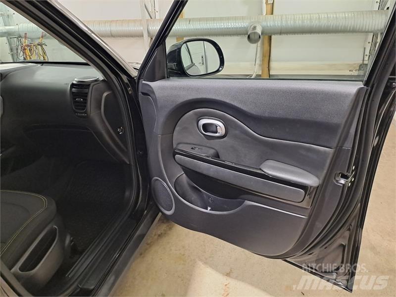 Kia Soul Automobiles / SUVS