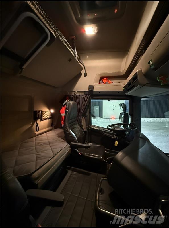 Scania R560 Conventional Trucks / Tractor Trucks