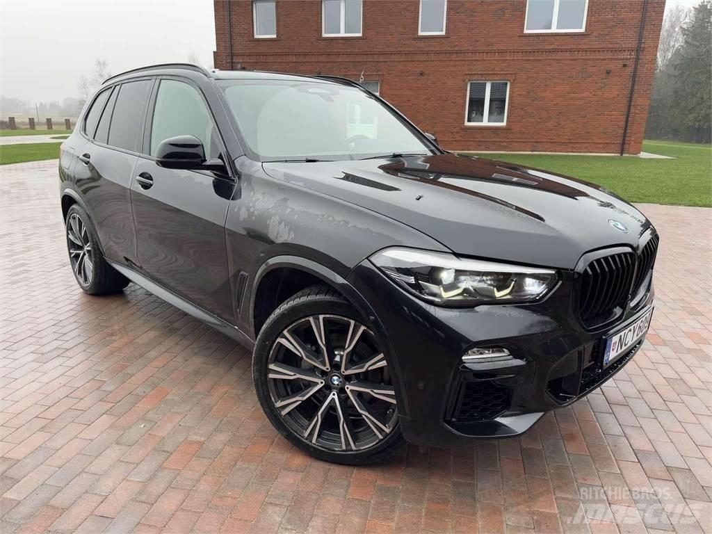 BMW  Automobiles / SUVS