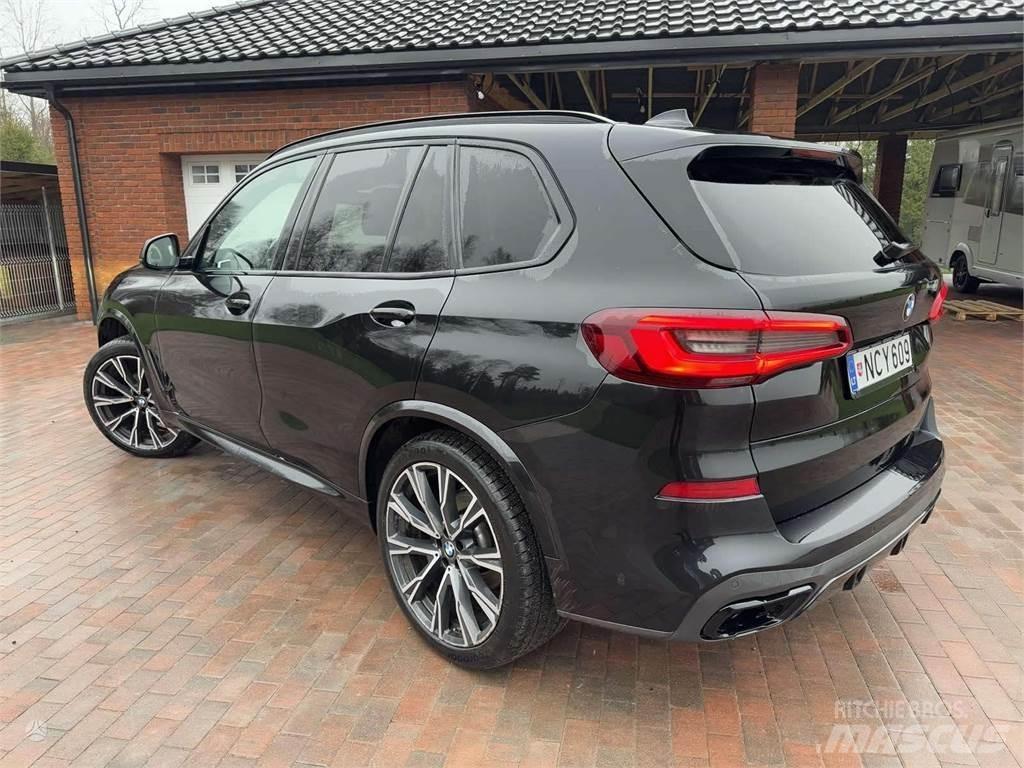 BMW  Automobiles / SUVS