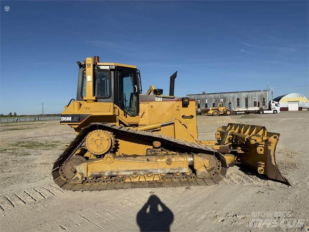 CAT D6M LGP Crawler dozers