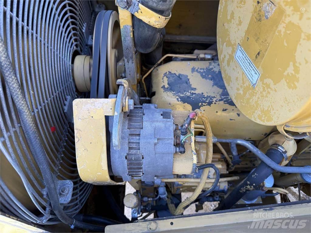 CAT D6M LGP Crawler dozers