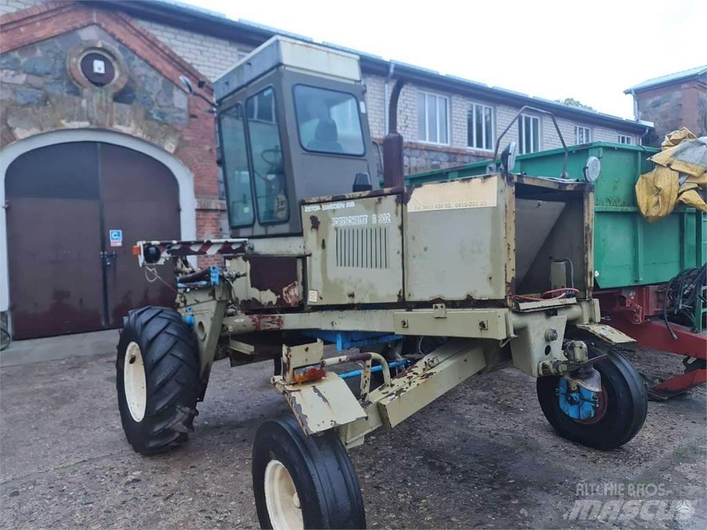 Fortschritt E 302 Combine Harvesters
