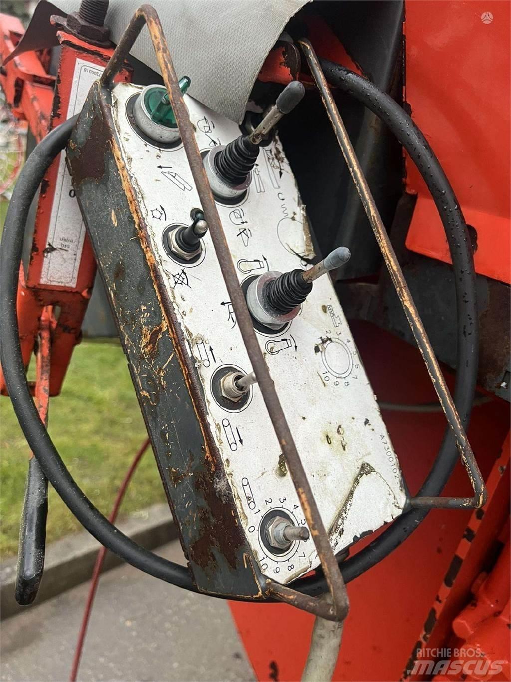 Kuhn Primor 3560 Mixer feeders