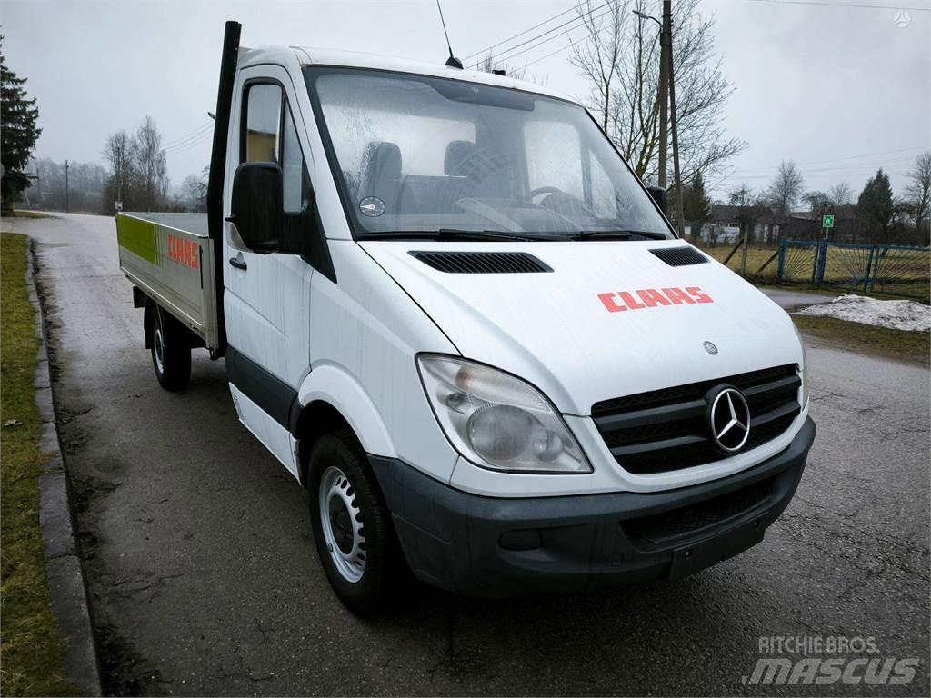 Mercedes-Benz  Automobiles / SUVS