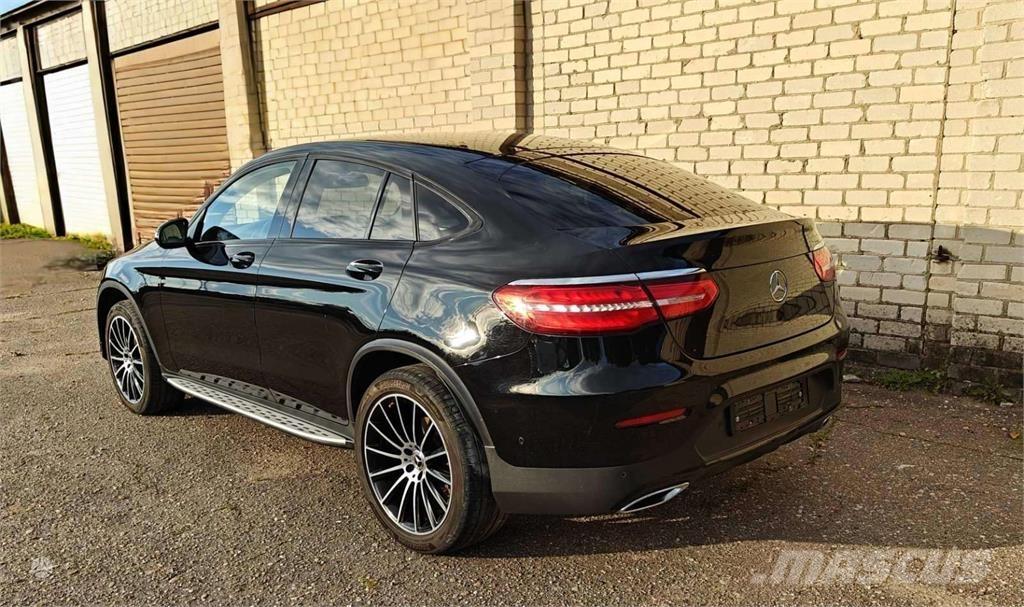 Mercedes-Benz  Automobiles / SUVS