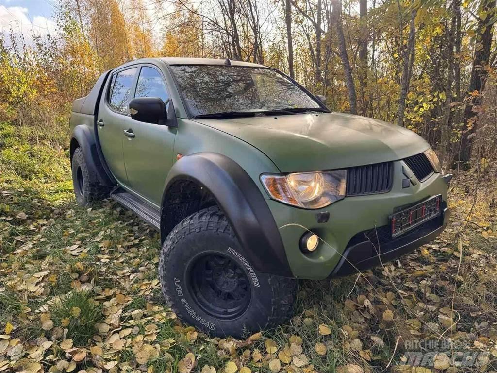Mitsubishi  Automobiles / SUVS