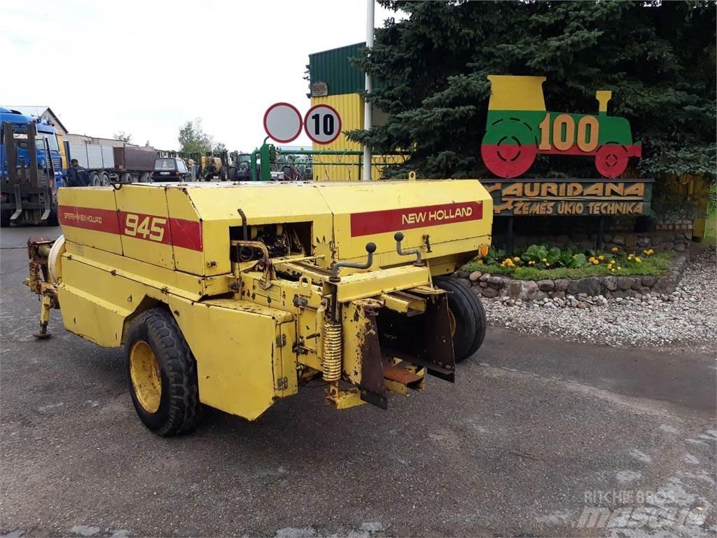 New Holland 945 Round Balers