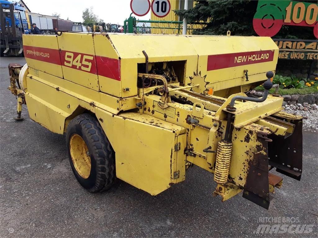 New Holland 945 Round Balers