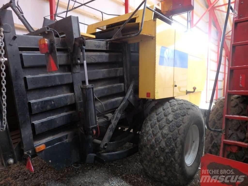 New Holland BB980 Round Balers