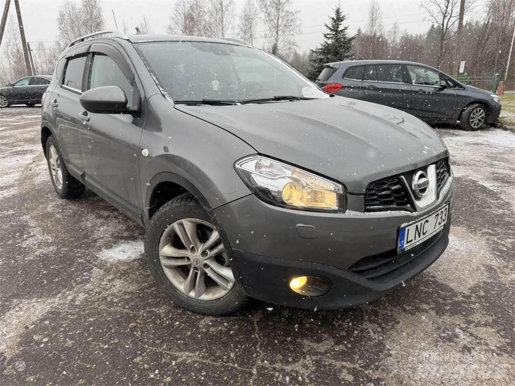 Nissan  Automobiles / SUVS
