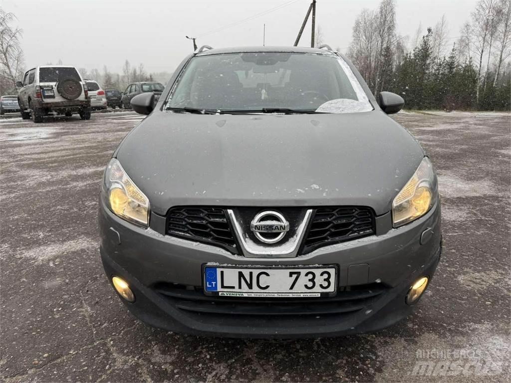Nissan  Automobiles / SUVS