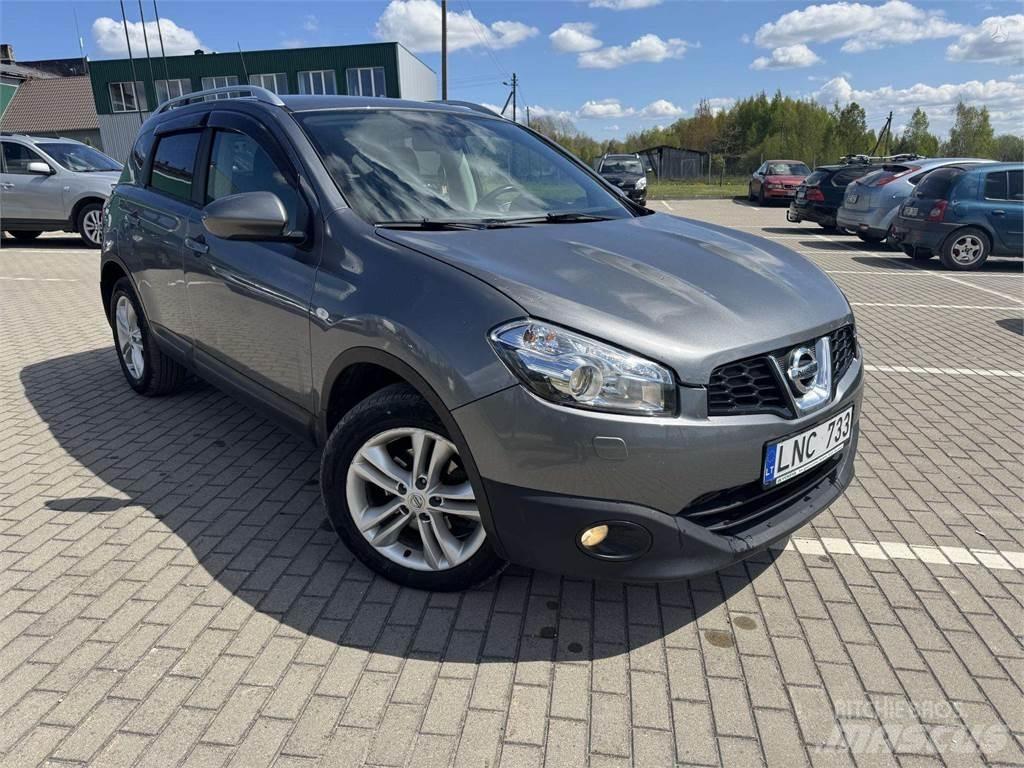Nissan  Automobiles / SUVS