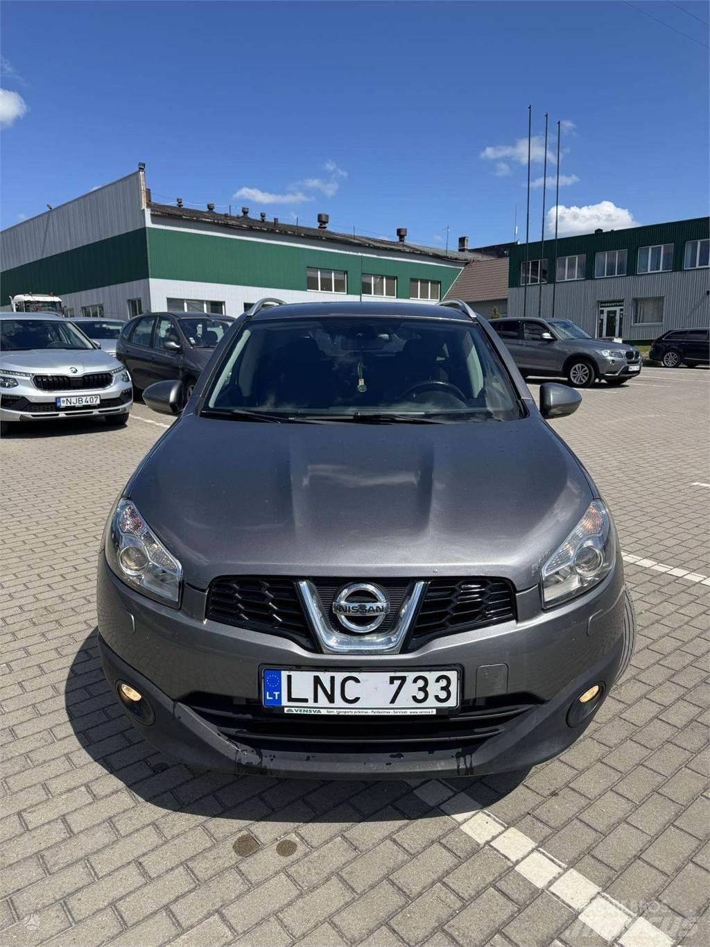 Nissan  Automobiles / SUVS