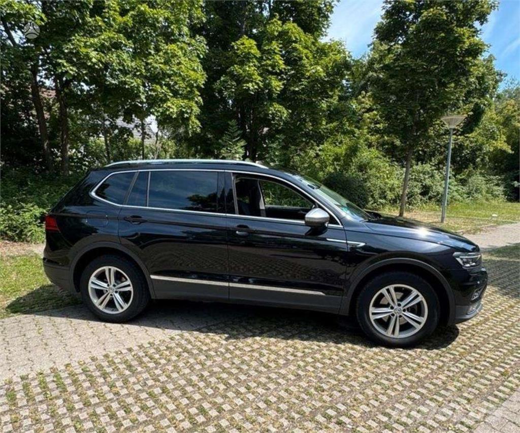 Volkswagen  Automobiles / SUVS