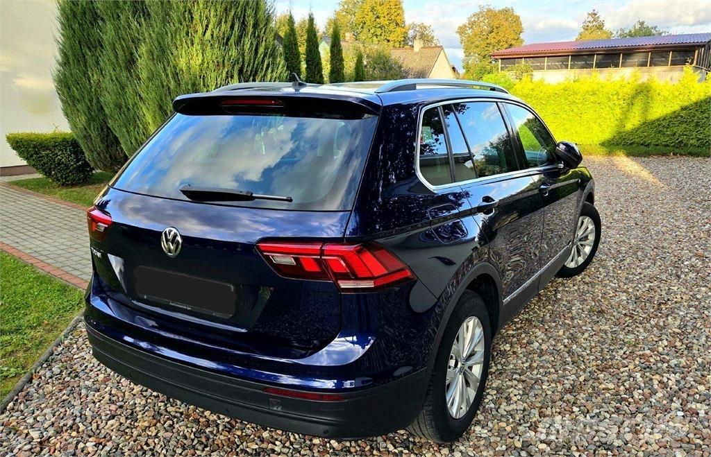 Volkswagen  Automobiles / SUVS