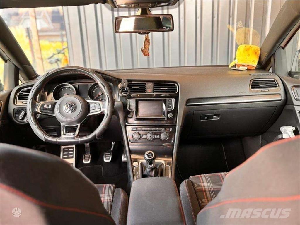 Volkswagen  Automobiles / SUVS