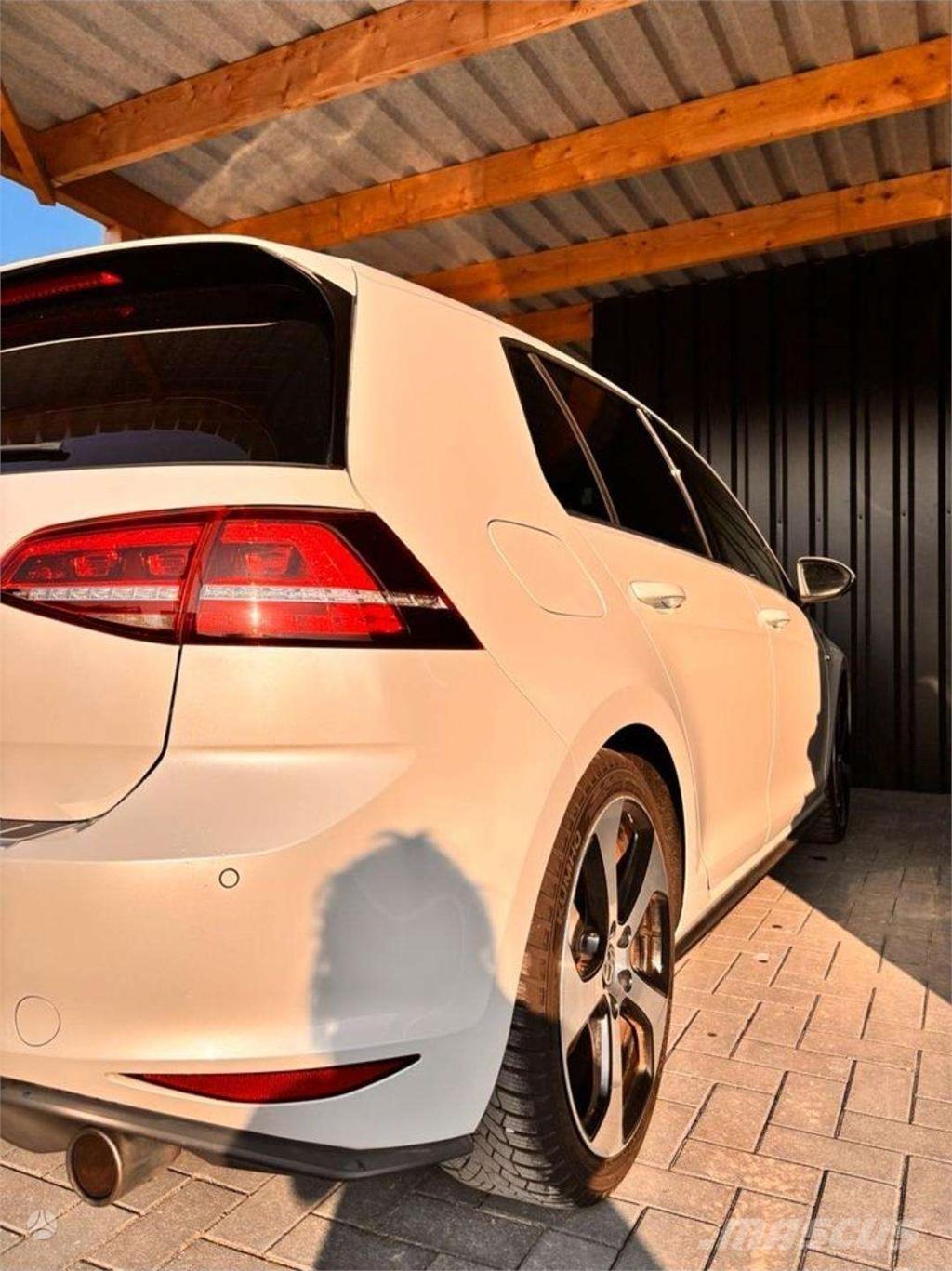 Volkswagen  Automobiles / SUVS