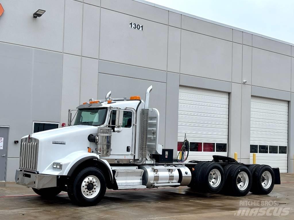 Kenworth T 800 Conventional Trucks / Tractor Trucks