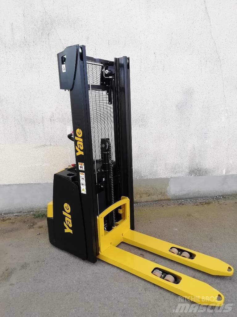 Yale MS12 Pedestrian stacker