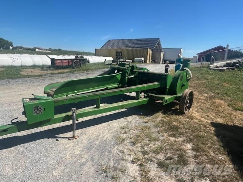 John Deere 3950 Forage Harvester