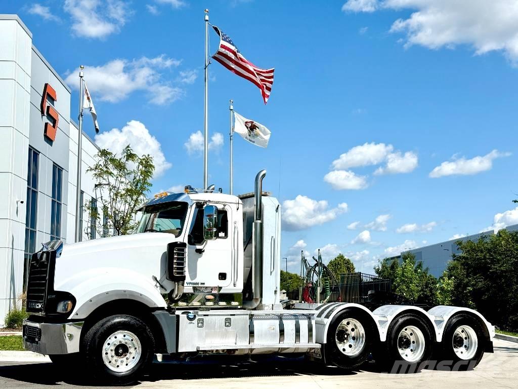 Mack Titan TD 713 Conventional Trucks / Tractor Trucks